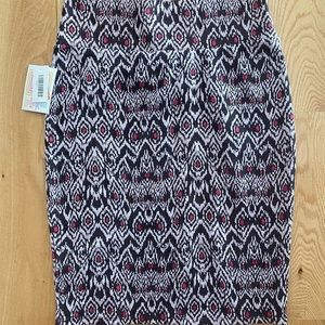 LuLaRoe Large Cassie Peacock Print